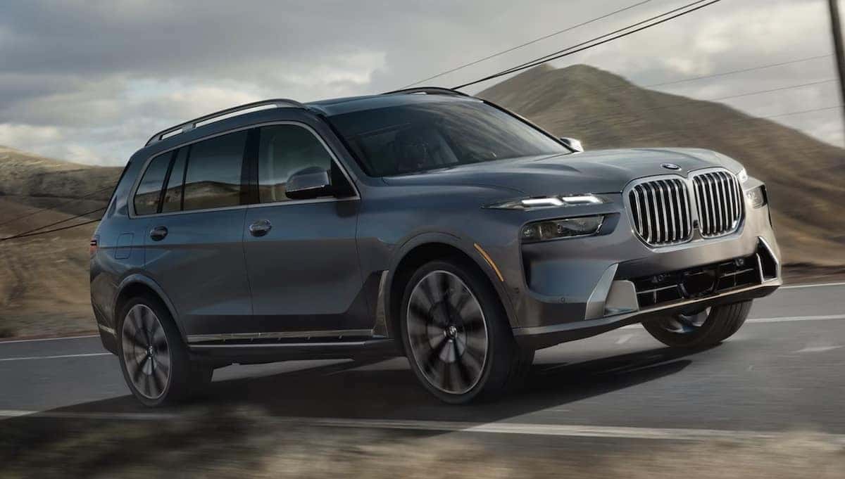 2024 BMW X7 Driving