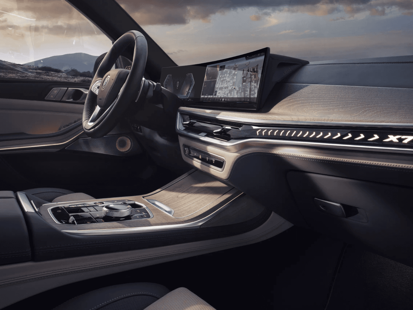 BMW X7 curved display and interior cockpit