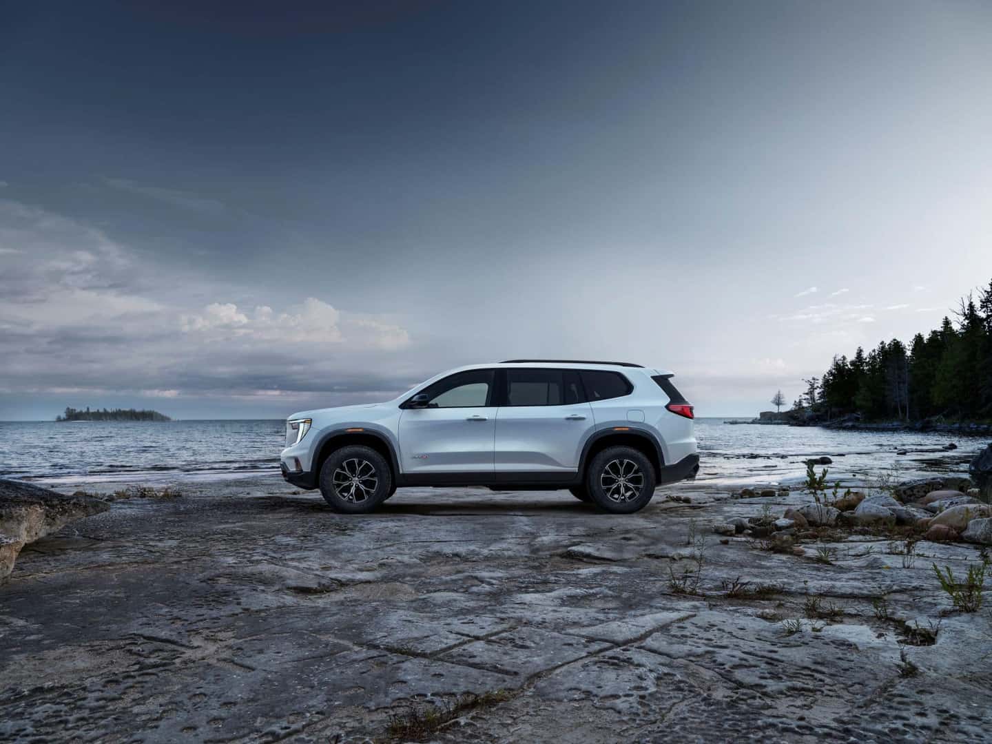 The Amazing Side Profile Of The Cool 2024 GMC Acadia