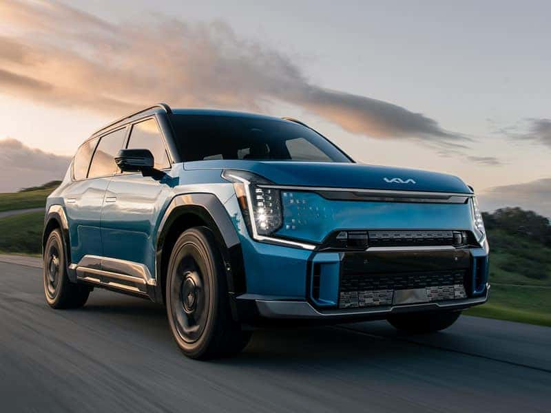 New 2025 Kia EV9 Large Electric SUV Engine Performance and Range