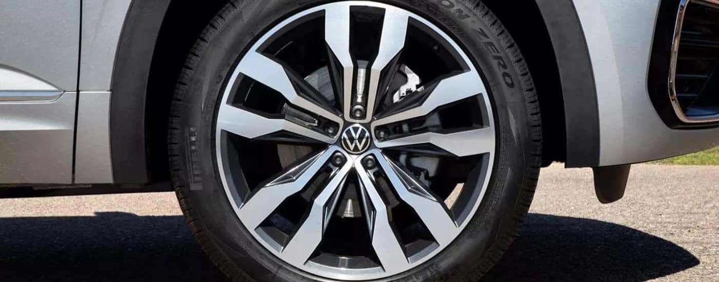 Close up on a wheel of a 2023 Volkswagen Atlas.