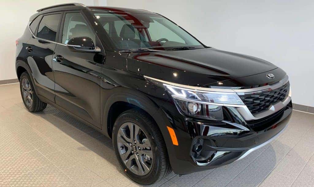 black Kia seltos angle